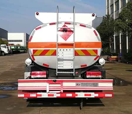 楚飛牌CLQ5121GYY6E運(yùn)油車(chē)公告圖片