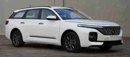 宝骏牌LZW7151EG6B型轿车