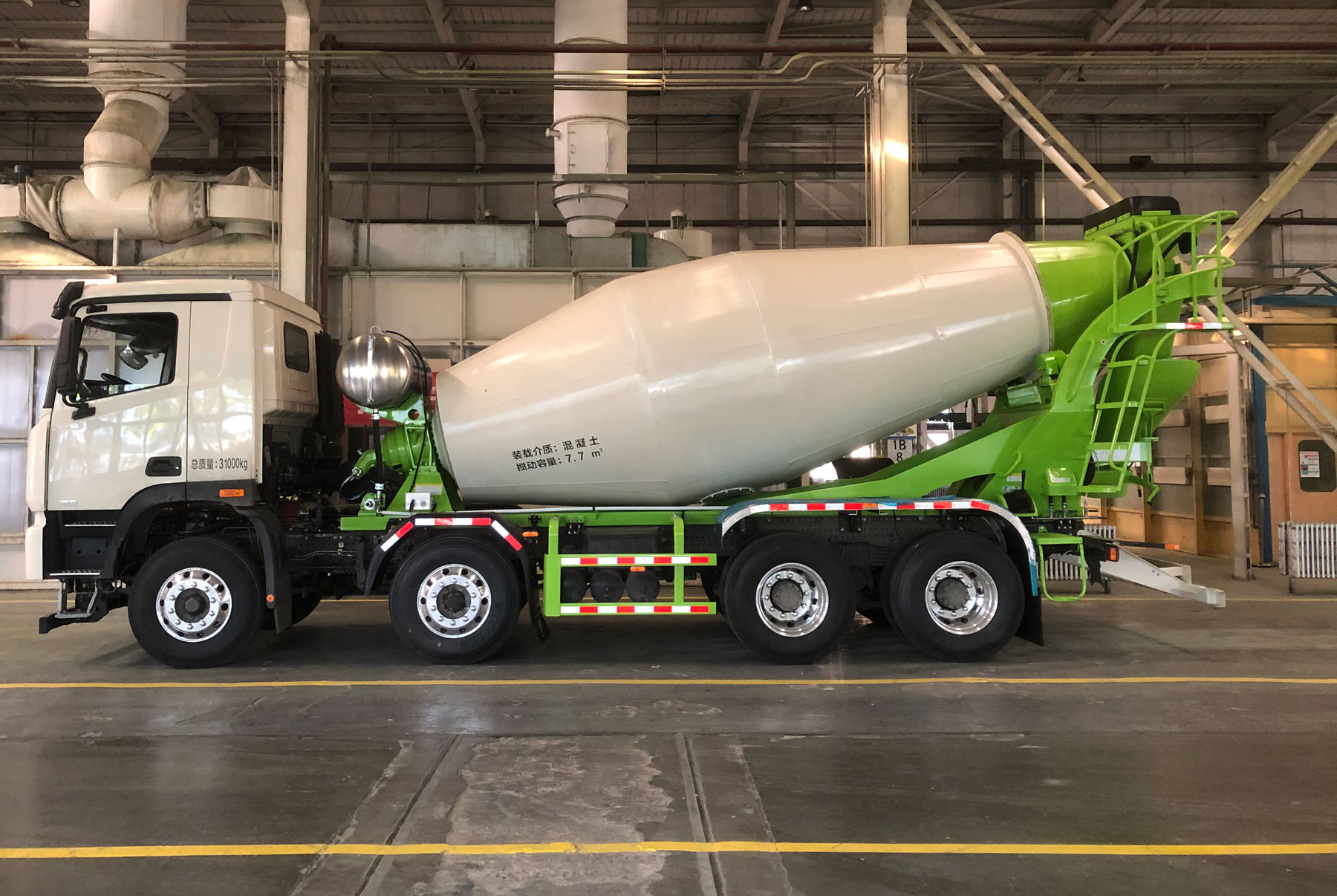 歐曼牌BJ5319GJBY6GRL-15混凝土攪拌運(yùn)輸車公告圖片