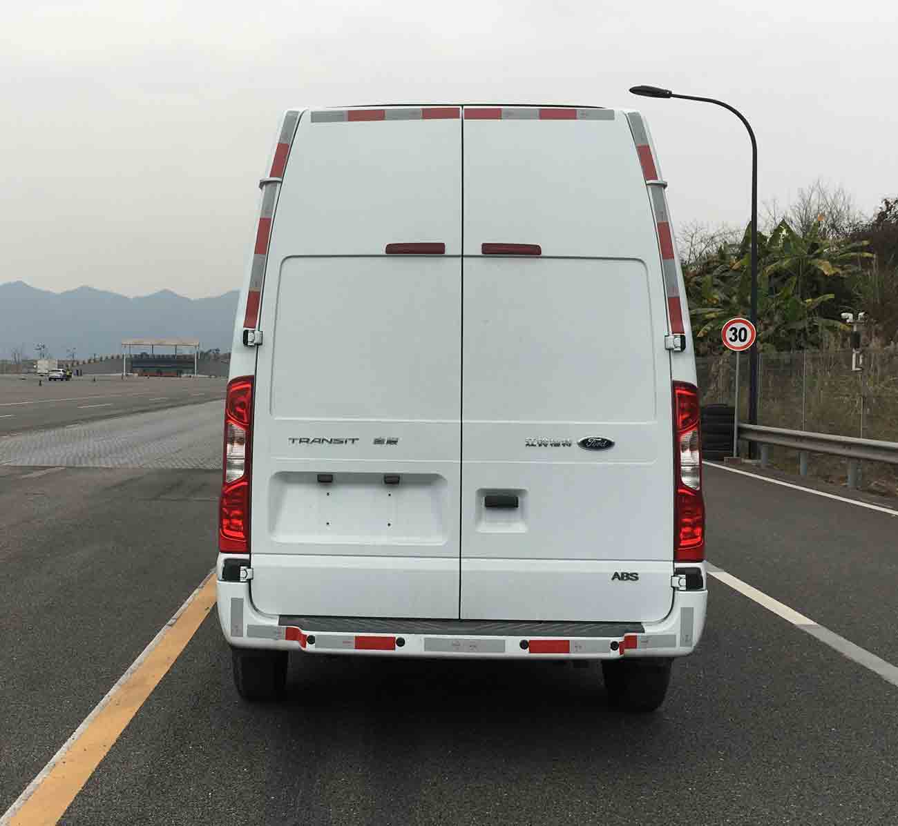 江鈴全順牌JX5040XXYTJ-M6廂式運輸車公告圖片