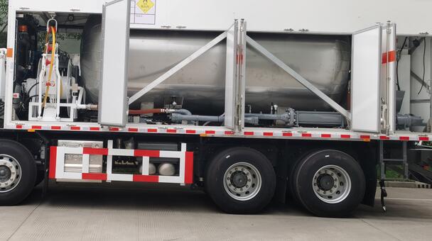 澳瑞凱牌BBQ5320THRZ現(xiàn)場混裝乳化炸藥車公告圖片