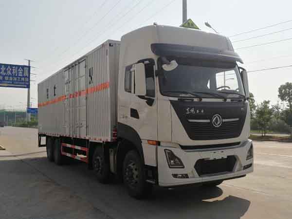 楚勝牌CSC5320XZWD6雜項(xiàng)危險(xiǎn)物品廂式運(yùn)輸車公告圖片