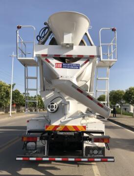 東潤(rùn)牌WSH5310GJBD1A混凝土攪拌運(yùn)輸車(chē)公告圖片