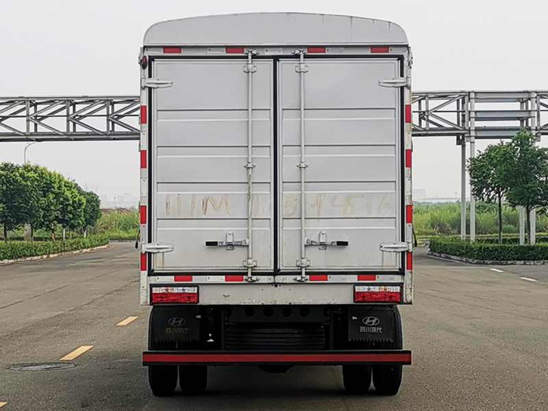 現(xiàn)代牌CHM5040CCYQDA33T倉柵式運輸車公告圖片