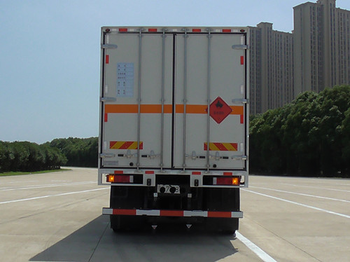 東風(fēng)牌DFC5260XRYD易燃液體廂式運(yùn)輸車公告圖片