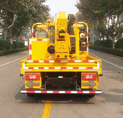 福田牌BJ5076TQXEADA-51護(hù)欄搶修車公告圖片