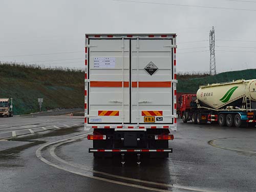 勤宏牌SQH5188XFWB6腐蝕性物品廂式運輸車公告圖片