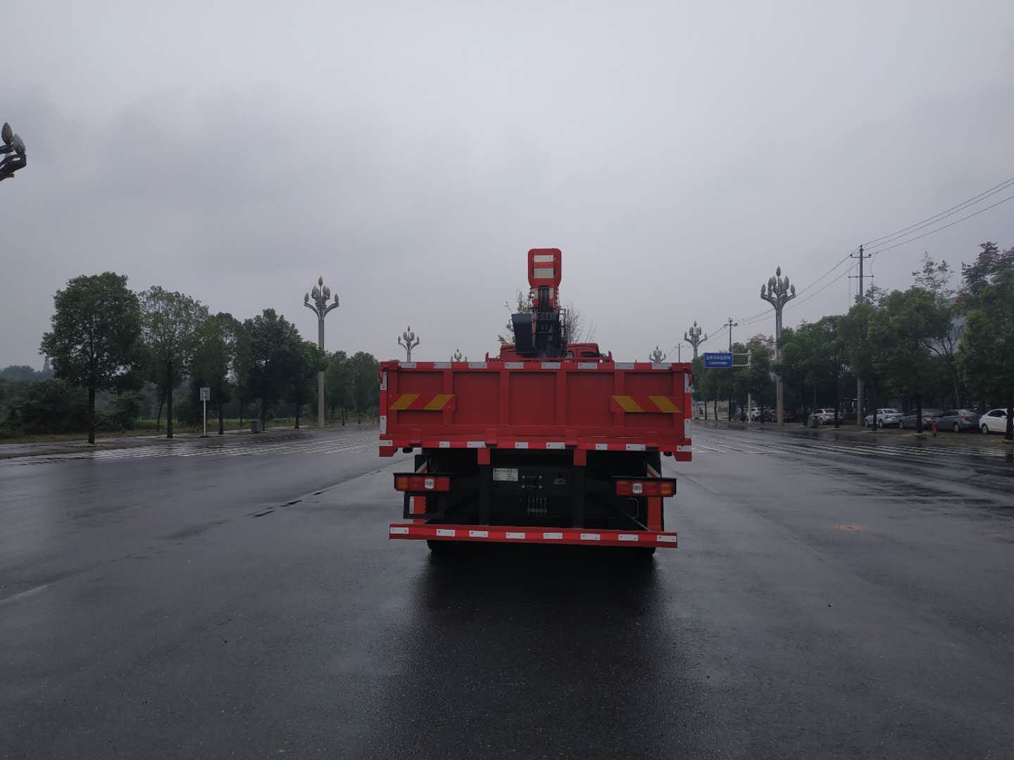 昊之天牌HTR5311JSQ隨車(chē)起重運(yùn)輸車(chē)公告圖片