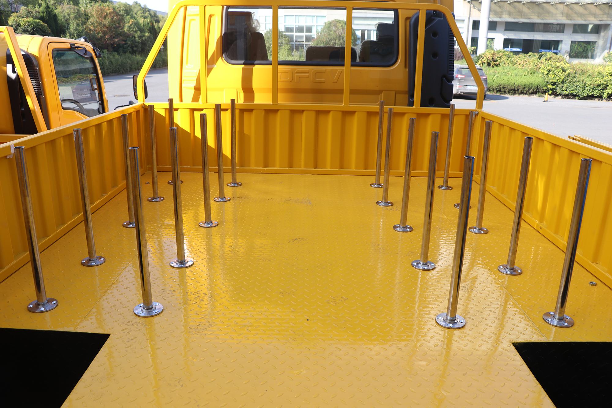 杭專牌HZZ5120TFZ防撞緩沖車公告圖片