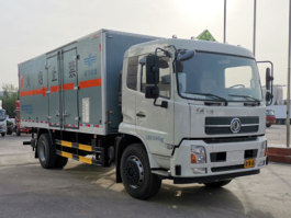 爆破器材运输车