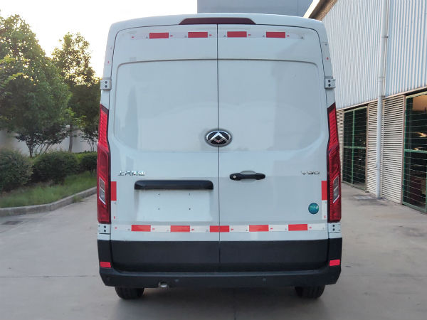 大通牌SH5042XXYJ7DB廂式運(yùn)輸車公告圖片