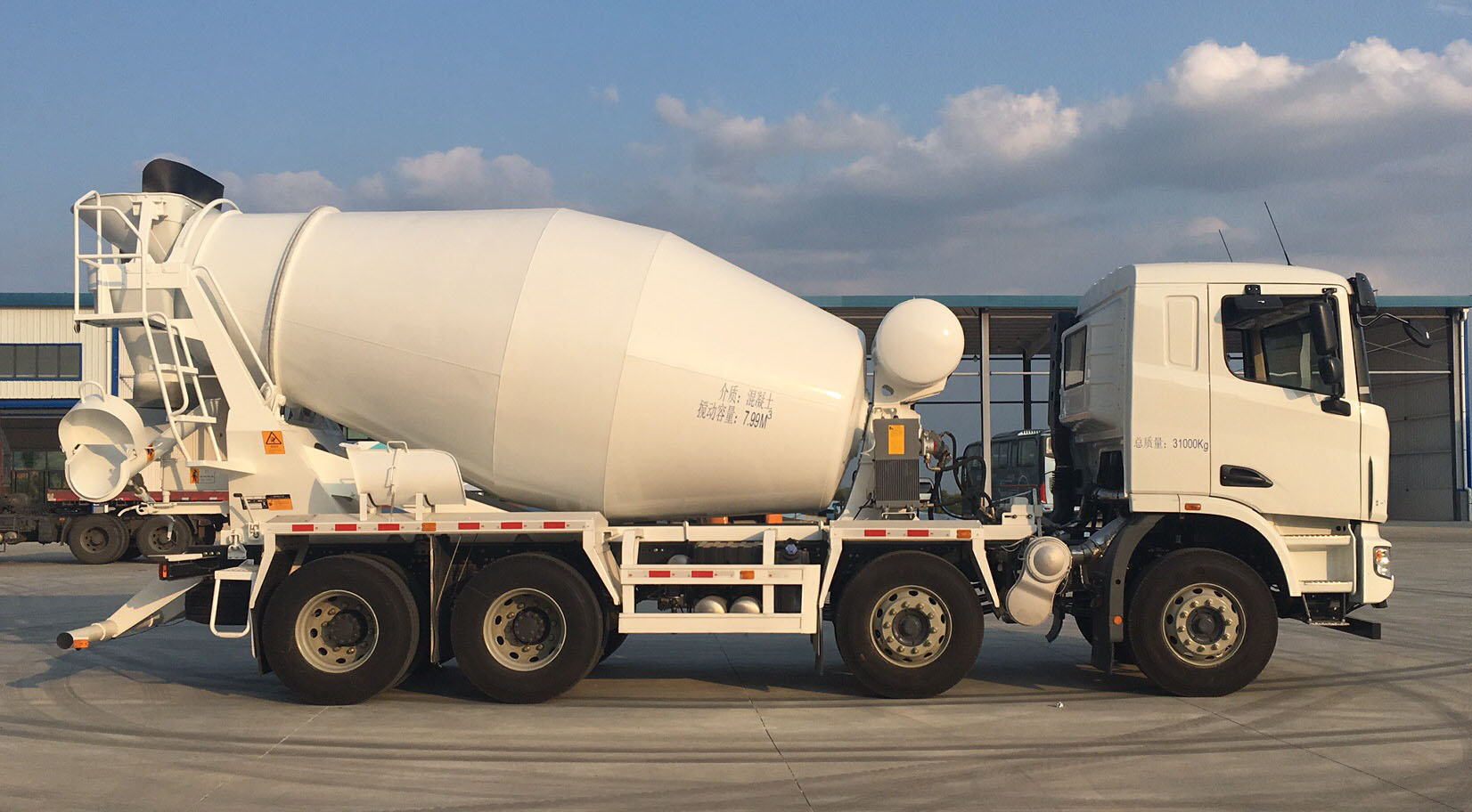 集瑞聯(lián)合牌QCC5313GJBD666-1混凝土攪拌運(yùn)輸車公告圖片