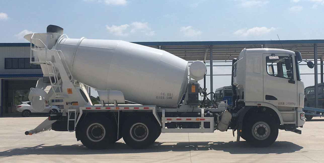 集瑞聯(lián)合牌QCC5253GJBD664混凝土攪拌運(yùn)輸車公告圖片