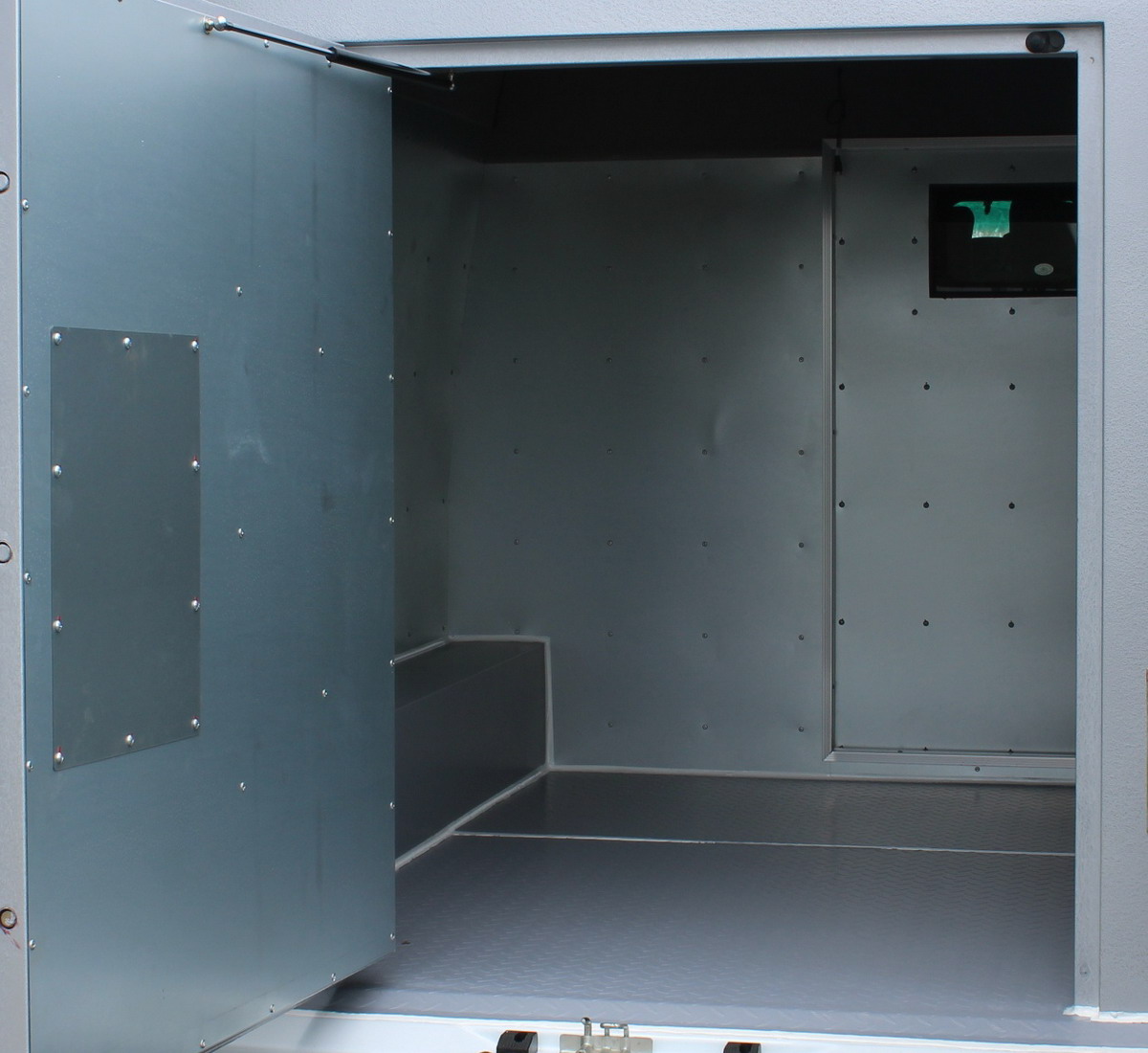 寶龍牌TBL5045XYC-AMT防彈運(yùn)鈔車公告圖片