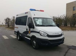 依维柯牌NJ5046XQCFE囚车