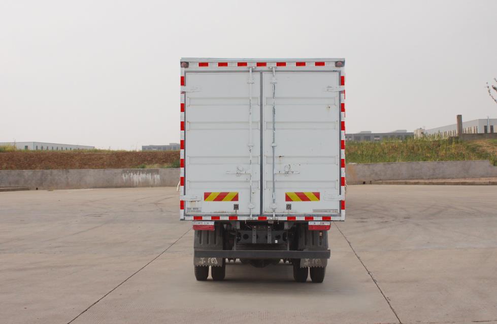 东风牌EQ5180XXY8CDEAC厢式运输车公告图片