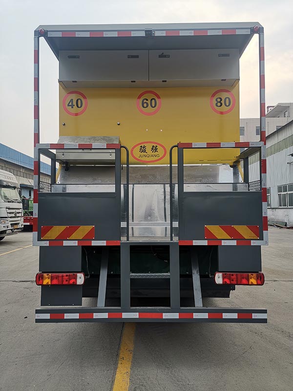 駿強(qiáng)牌JQ5318TFC01瀝青碎石同步封層車公告圖片