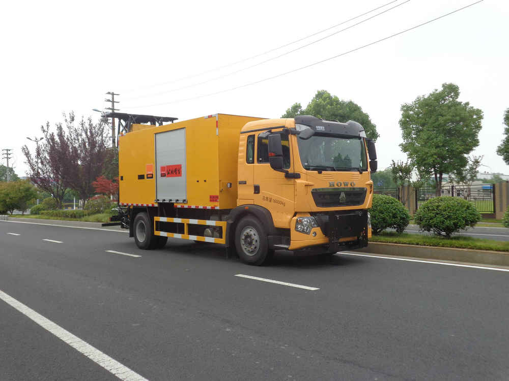 英達牌FTT5161TYH路面養(yǎng)護車公告圖片