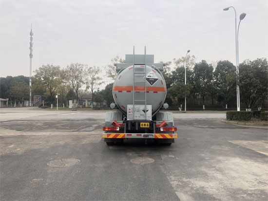 楚风牌HQG5260GFW6CA腐蚀性物品罐式运输车公告图片