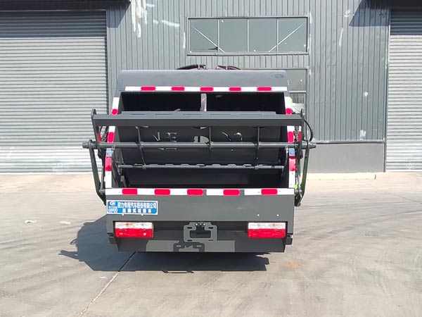 程力威牌CLW5041ZYS6壓縮式垃圾車公告圖片