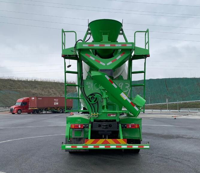 大運(yùn)牌DYZ5240GJBD6DC混凝土攪拌運(yùn)輸車公告圖片