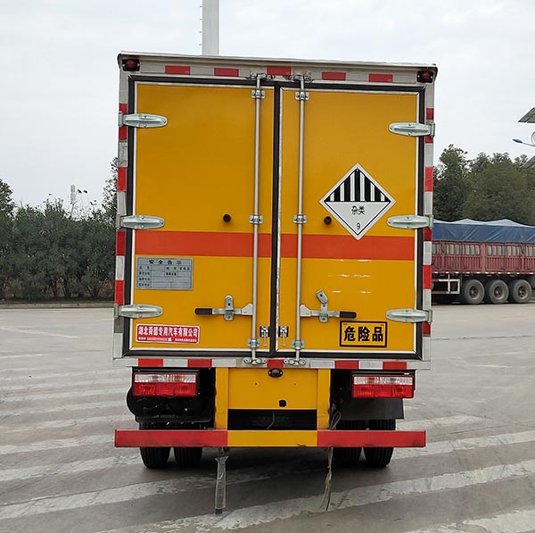 舜德牌SDS5045XZWEQ6杂项危险物品厢式运输车公告图片