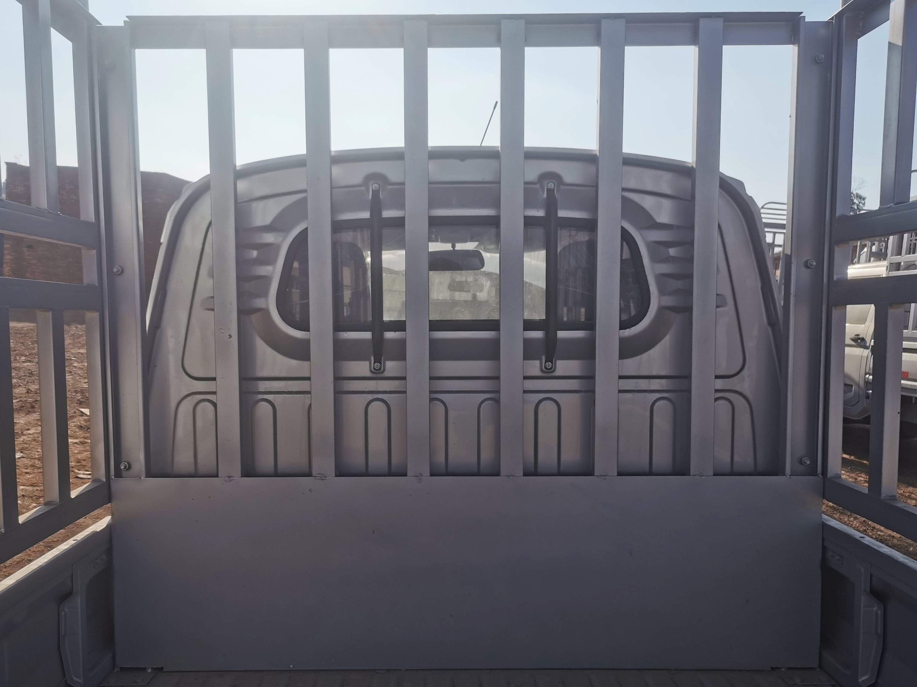 五菱牌LQG5029CCYQP6倉柵式運輸車公告圖片