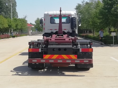 五征牌WZK5180ZXXE6車廂可卸式垃圾車公告圖片