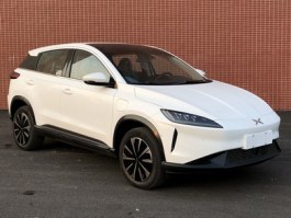 小鹏牌HMA7001DHBEV型纯电动轿车