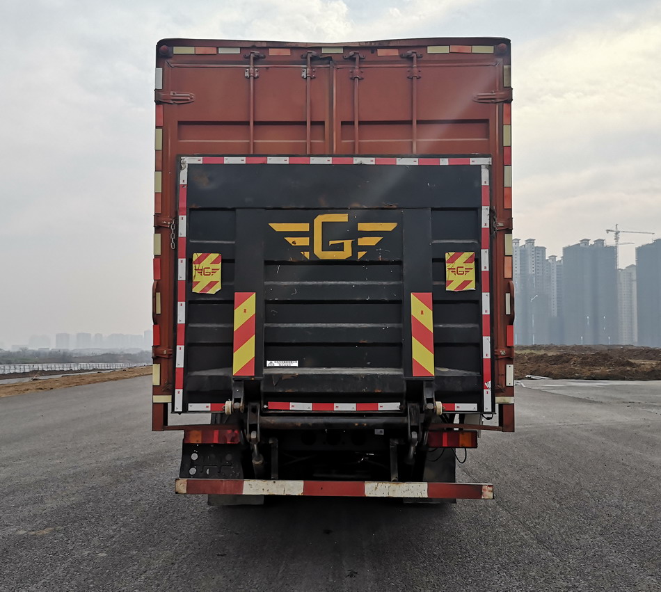 東風(fēng)牌EQ5186XXYL6D31廂式運(yùn)輸車公告圖片