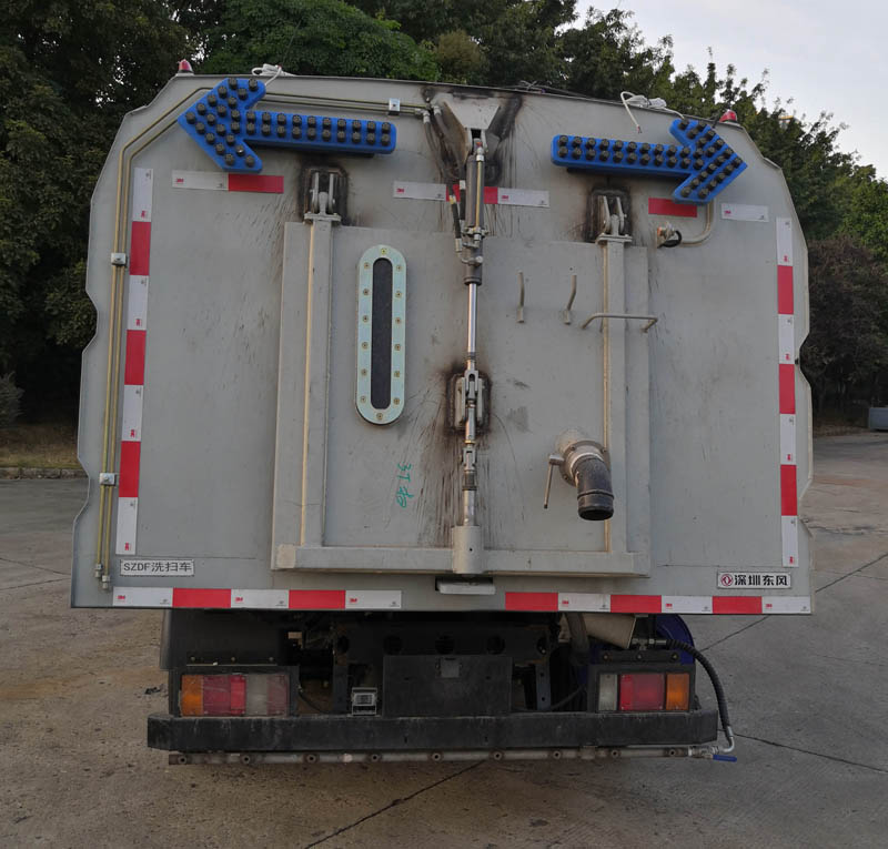 東風(fēng)牌SE5070TXS6洗掃車公告圖片