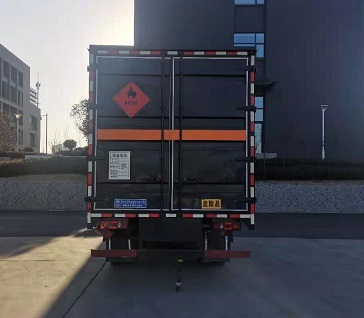 程力威牌CLW5121XRYE6易燃液体厢式运输车公告图片