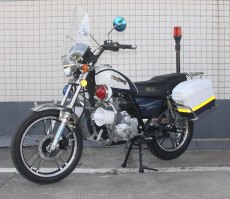 两轮摩托车