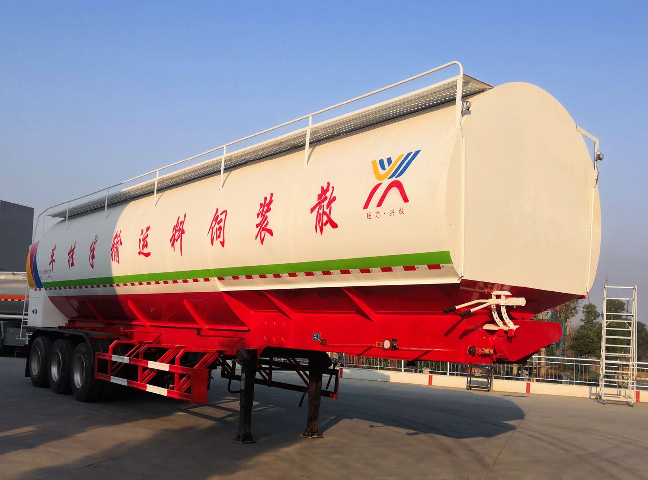 程力威牌13米30吨3轴散装饲料运输半挂车(CLW9401ZSL)