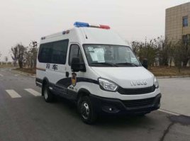依维柯牌NJ5045XQCF3E囚车