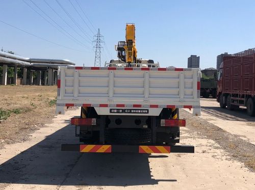 解放牌CA5250JSQP62K1L7T3E6隨車起重運(yùn)輸車公告圖片