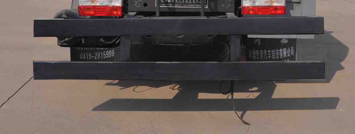 旗林牌QLG5121GYY運(yùn)油車(chē)公告圖片