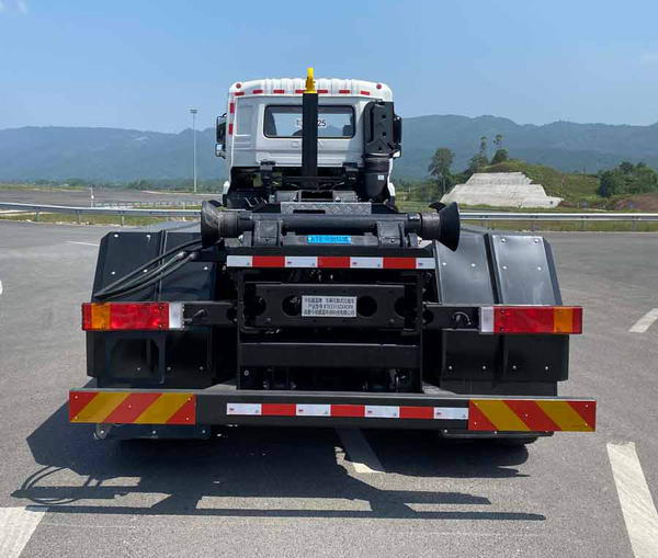 今創(chuàng)嘉藍牌KTE5313ZXXDF6車廂可卸式垃圾車公告圖片