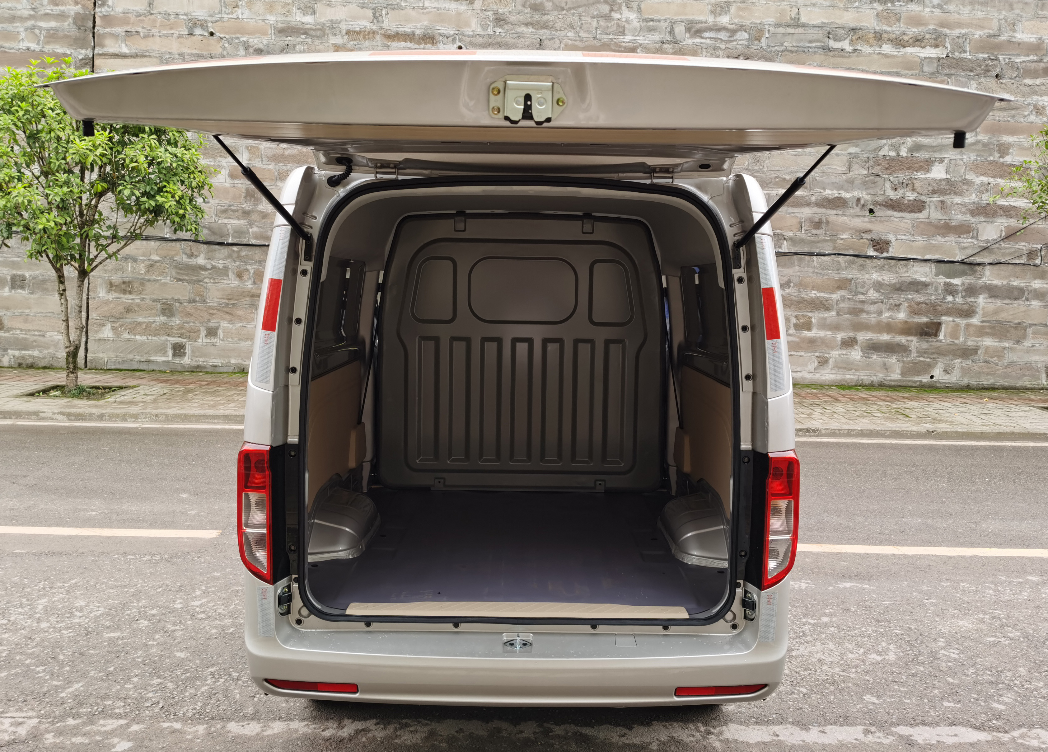 長安牌SC5021XXYVQ6B8廂式運(yùn)輸車公告圖片