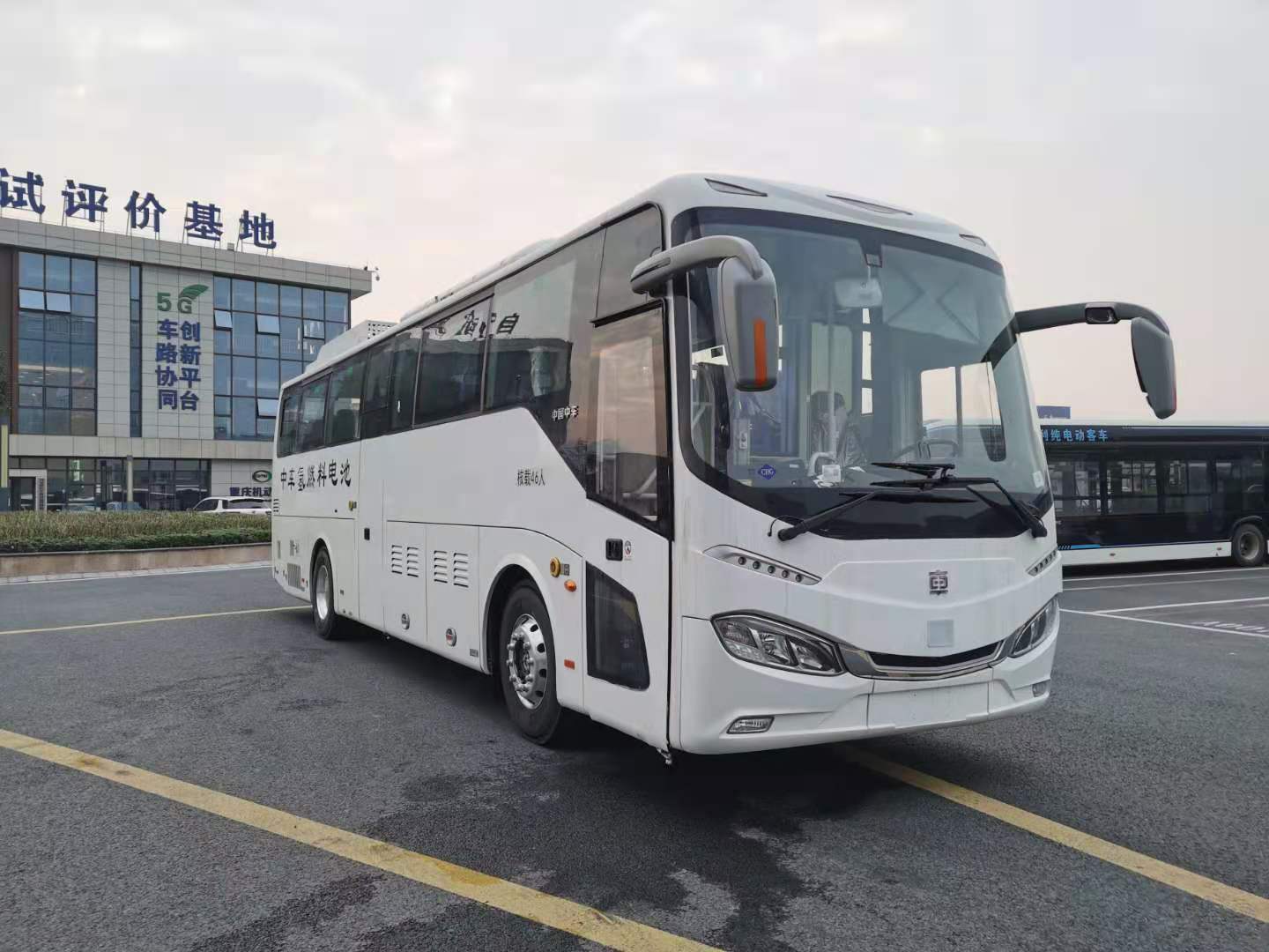 中国中车牌10.9米24-46座燃料电池客车(CSR6110KFCEV1)
