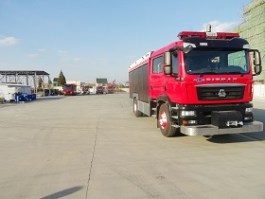 压缩空气泡沫消防车
