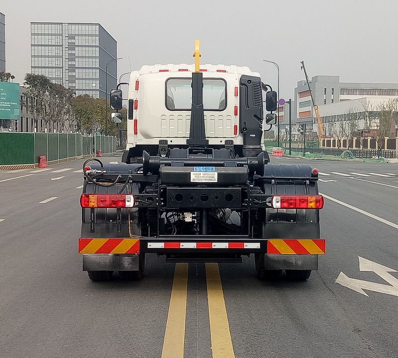 今創(chuàng)嘉藍(lán)牌KTE5181ZXXBJ6車廂可卸式垃圾車公告圖片