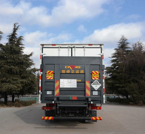 春星牌ZZT5181XZW-6雜項危險物品廂式運(yùn)輸車公告圖片