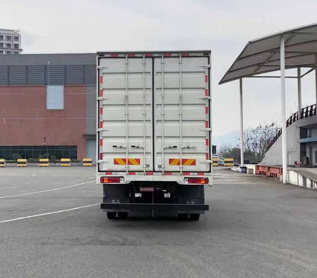 大運(yùn)牌CGC5160XXYHDF53F廂式運(yùn)輸車公告圖片