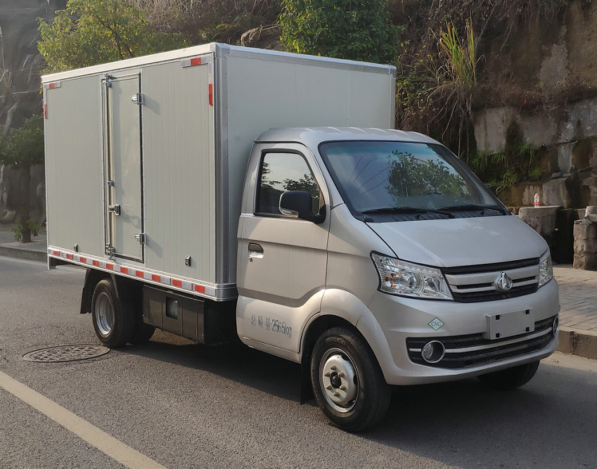 長(zhǎng)安牌SC5034XXYFAD6B2NG廂式運(yùn)輸車公告圖片