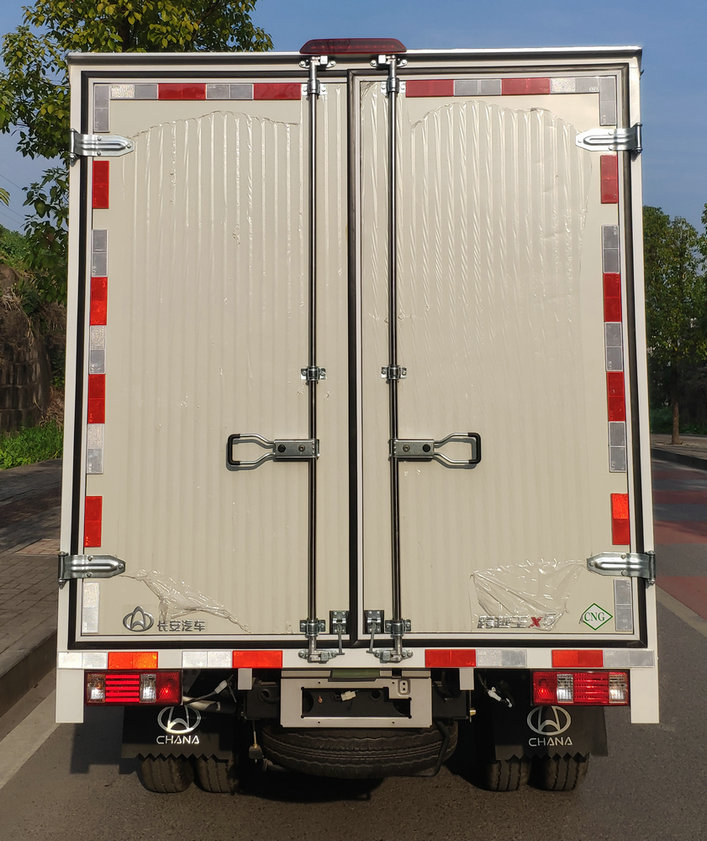 長(zhǎng)安牌SC5034XXYFAD6B2NG廂式運(yùn)輸車公告圖片