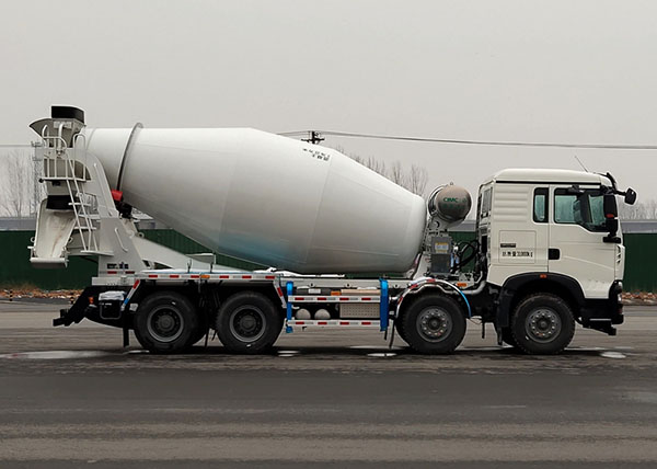 凌宇牌CLY5317GJB30E67混凝土攪拌運(yùn)輸車公告圖片