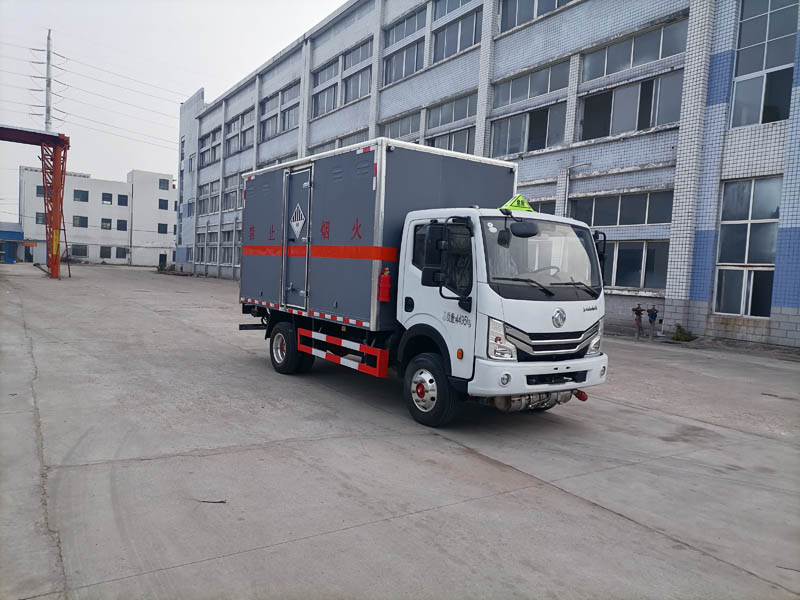 大力牌DLQ5041XZWEQ6雜項(xiàng)危險(xiǎn)物品廂式運(yùn)輸車公告圖片