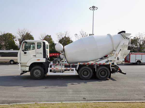 豪瀚牌ZZ5255GJBN3243E1混凝土搅拌运输车公告图片