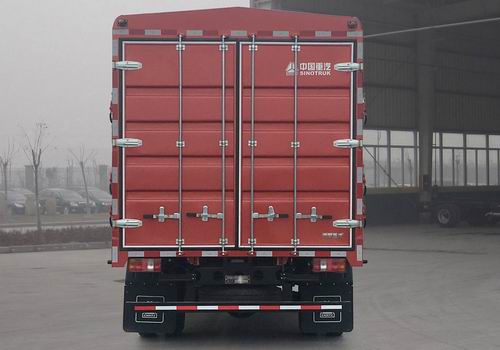 豪沃牌ZZ5047CCYF3314F143倉(cāng)柵式運(yùn)輸車公告圖片